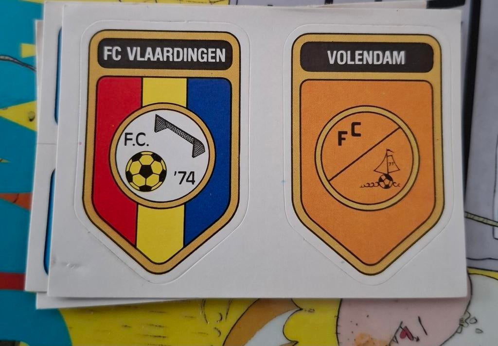 Voetbal 80 FC Vlaardingen/ Volendam logo, Ophalen of Verzenden, Nieuw, Overige binnenlandse clubs, Poster, Plaatje of Sticker