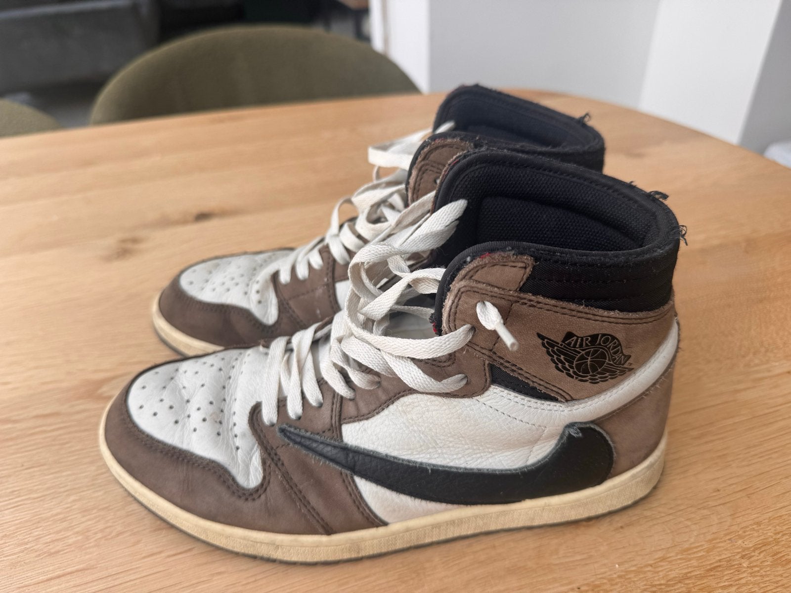 Air Jordan 1 Retro High Travis Scott "Cactus Jack" - Maat 44, Ophalen of Verzenden, Gedragen, Bruin, Sneakers of Gympen