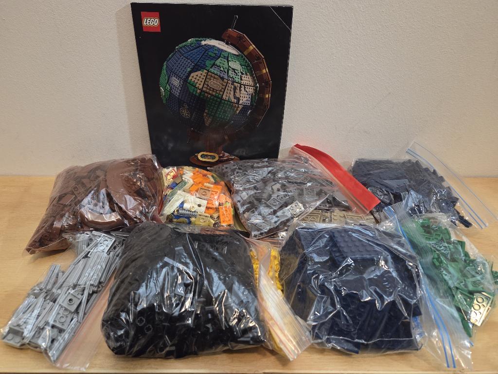 Lego 21332 The Globe (2), Lego, Compleet, Ophalen of Verzenden, Zo goed als nieuw