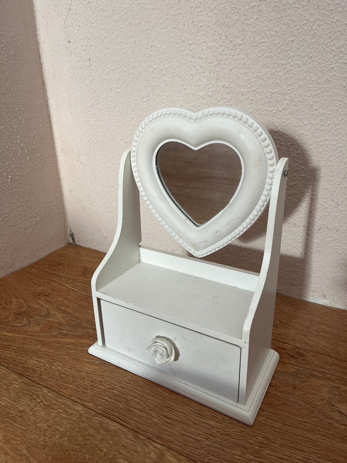 Wit houten sieradenkistje met hartvormige spiegel, Ophalen, Gebruikt
