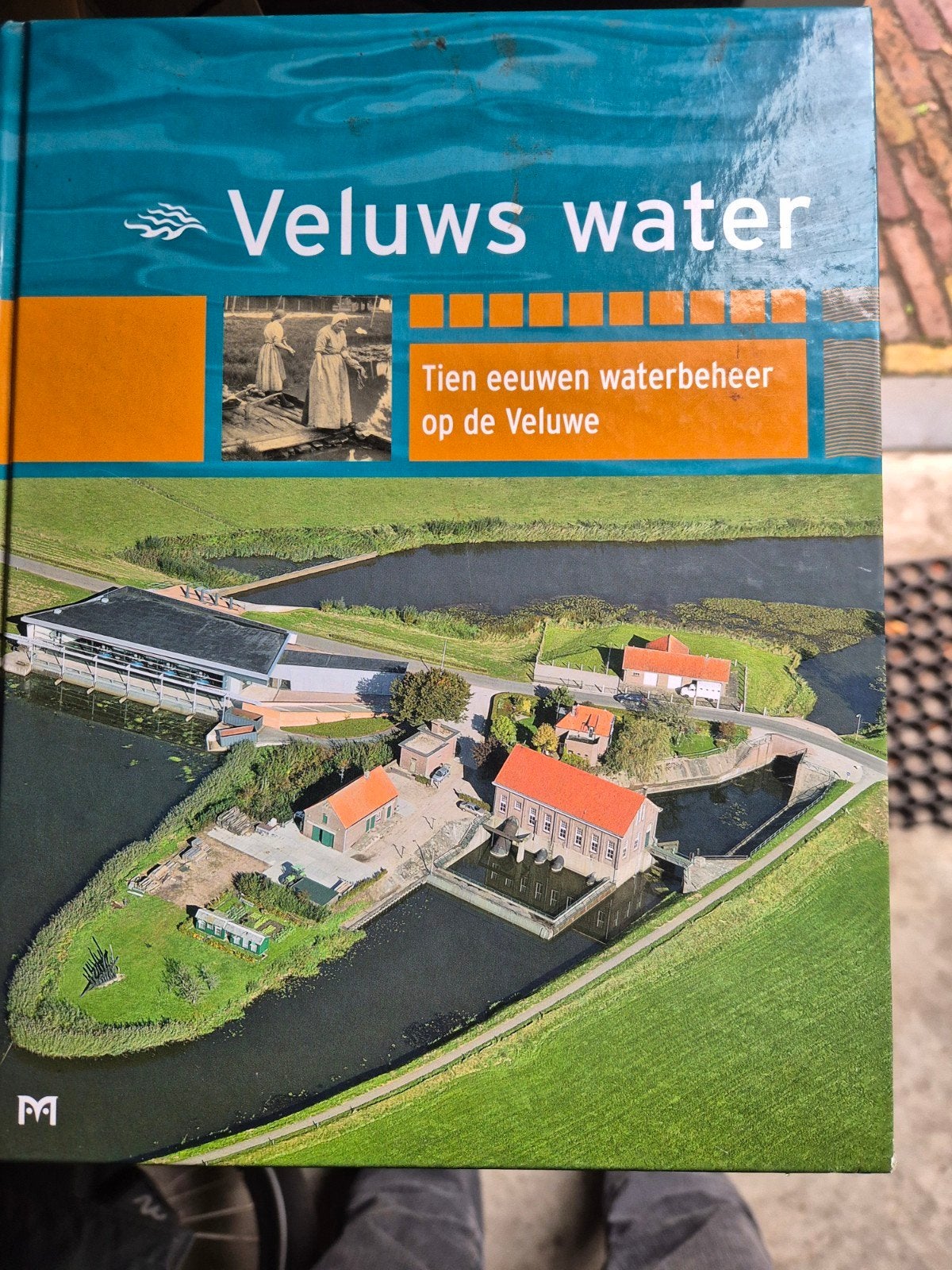 Veluws Water: Tien Eeuwen Waterbeheer op de Veluwe, Ophalen of Verzenden, 20e eeuw of later, Zo goed als nieuw, Diverse auteurs