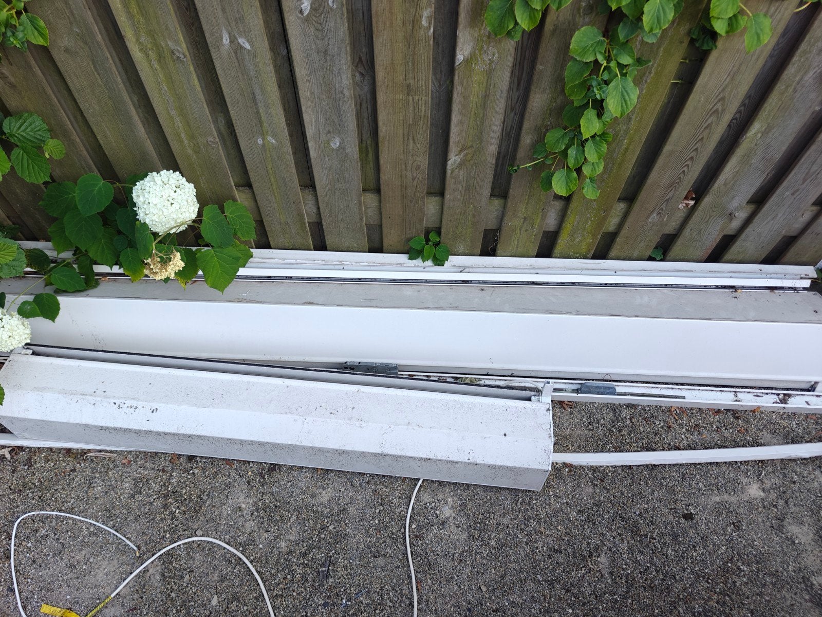 2x Becker elektrische screens / buitenzonwering, Doe-het-zelf en Verbouw, Rolluiken, Ophalen, Gebruikt, 200 cm of meer, Wit