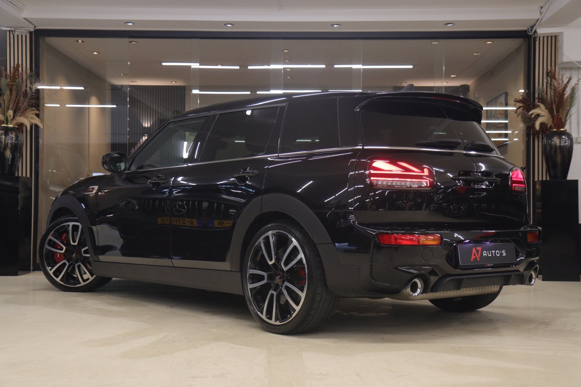 Foto 2 van Mini Clubman 2.0 JCW ALL4 Thunder Pack PANO/CARPLAY/KEYLESS/