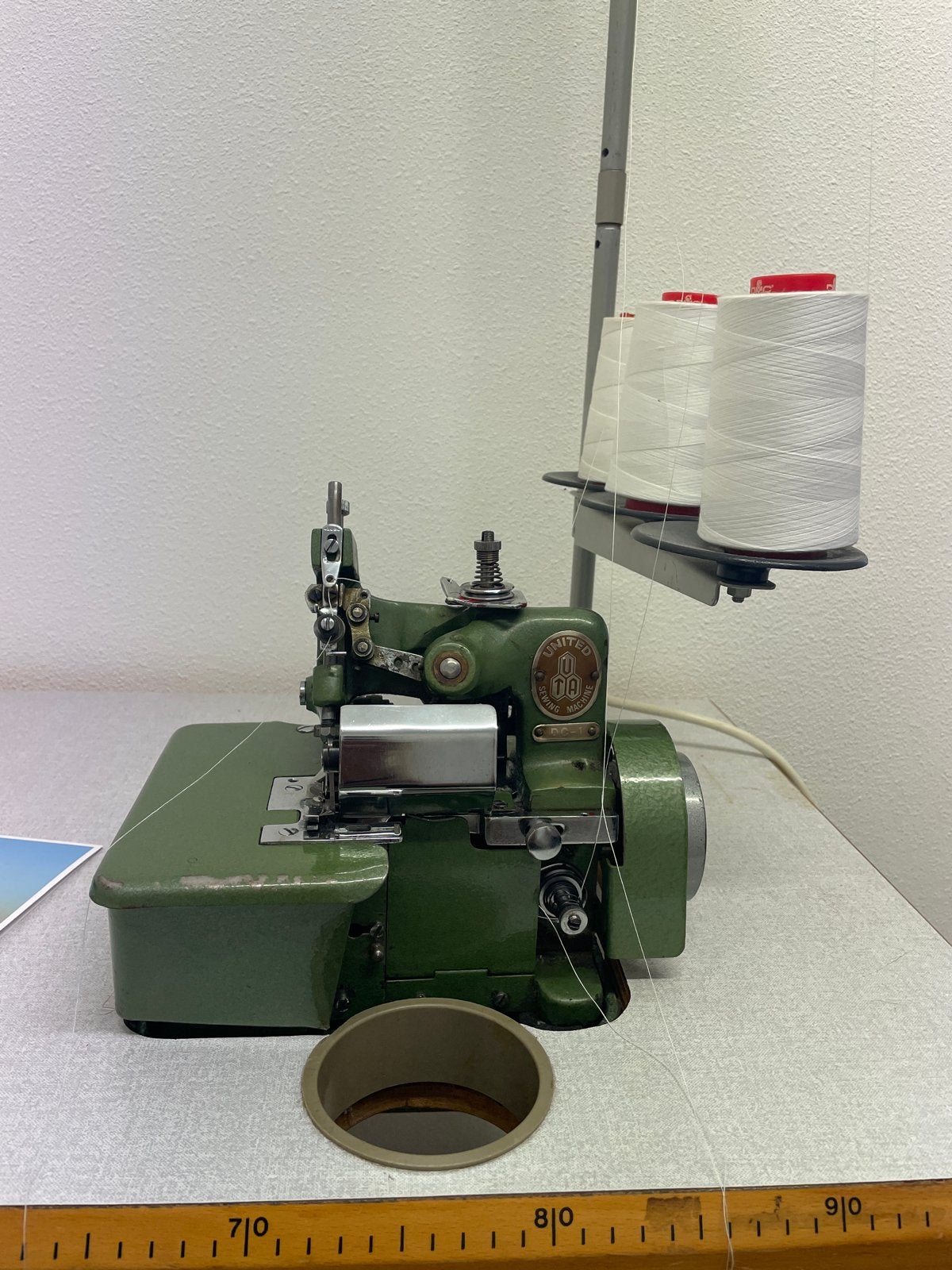 United Sewing Machine DC-1 Overlockmachine, Gebruikt, Lockmachine, Industrieel, Ophalen