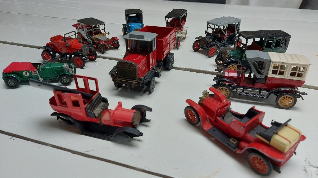 Te koop: Set metalen speelgoed modelauto’s met historie, Ophalen of Verzenden