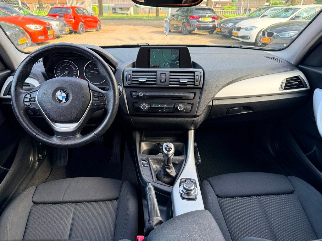 BMW 1-serie 116i Business+ Sport|Nieuwe Ketting + Klepseals|, Auto's, BMW, 1-Serie, Euro 5, Gebruikt, Zwart