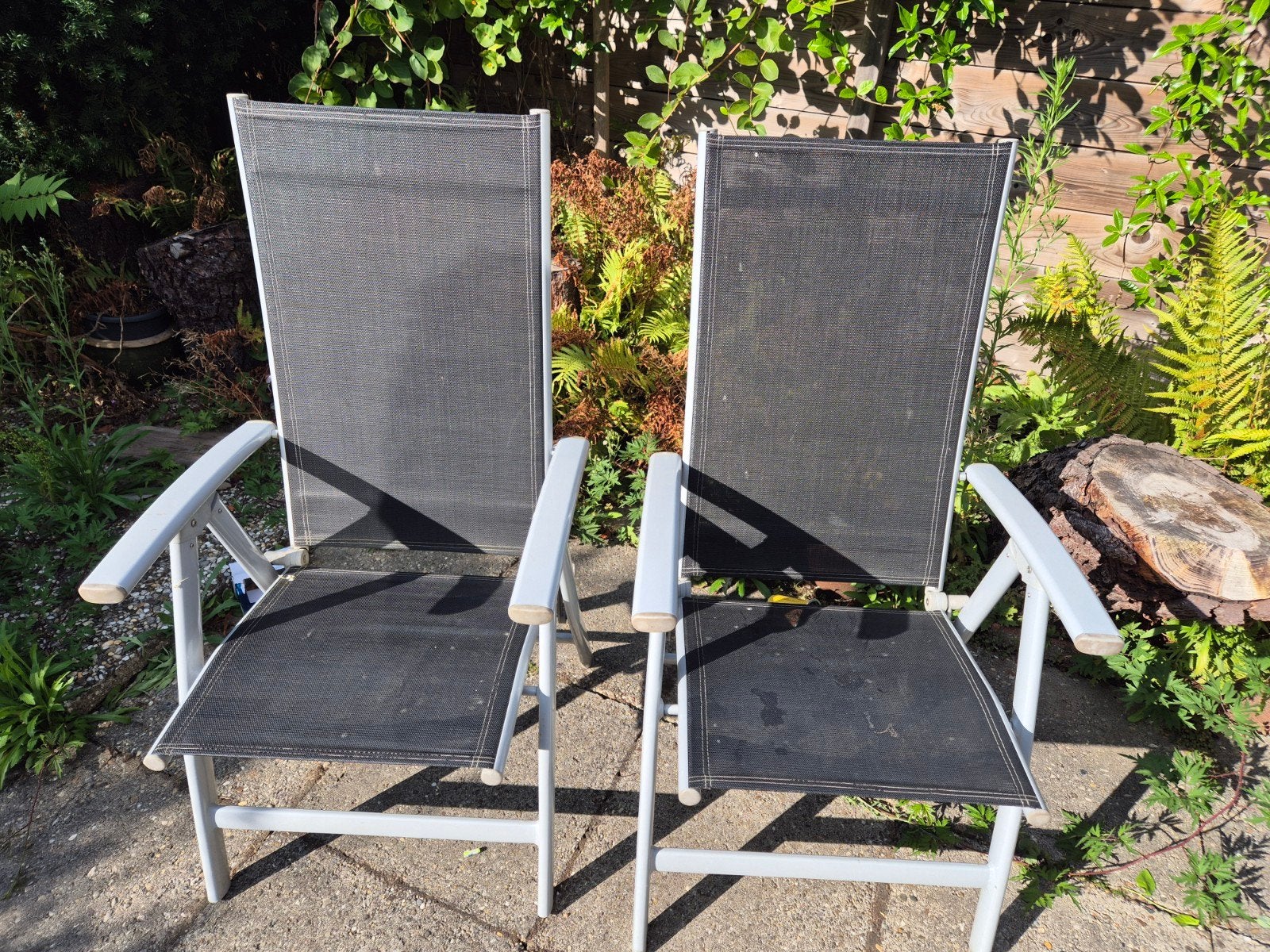 2 verstelbare tuinstoelen, grijs/wit, inklapbaar, Ophalen, Gebruikt, Metaal, Verstelbaar