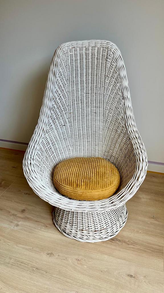 Vintage hoge rotan stoel inclusief kussentje., Verzamelen, Retro, Ophalen, Overige typen