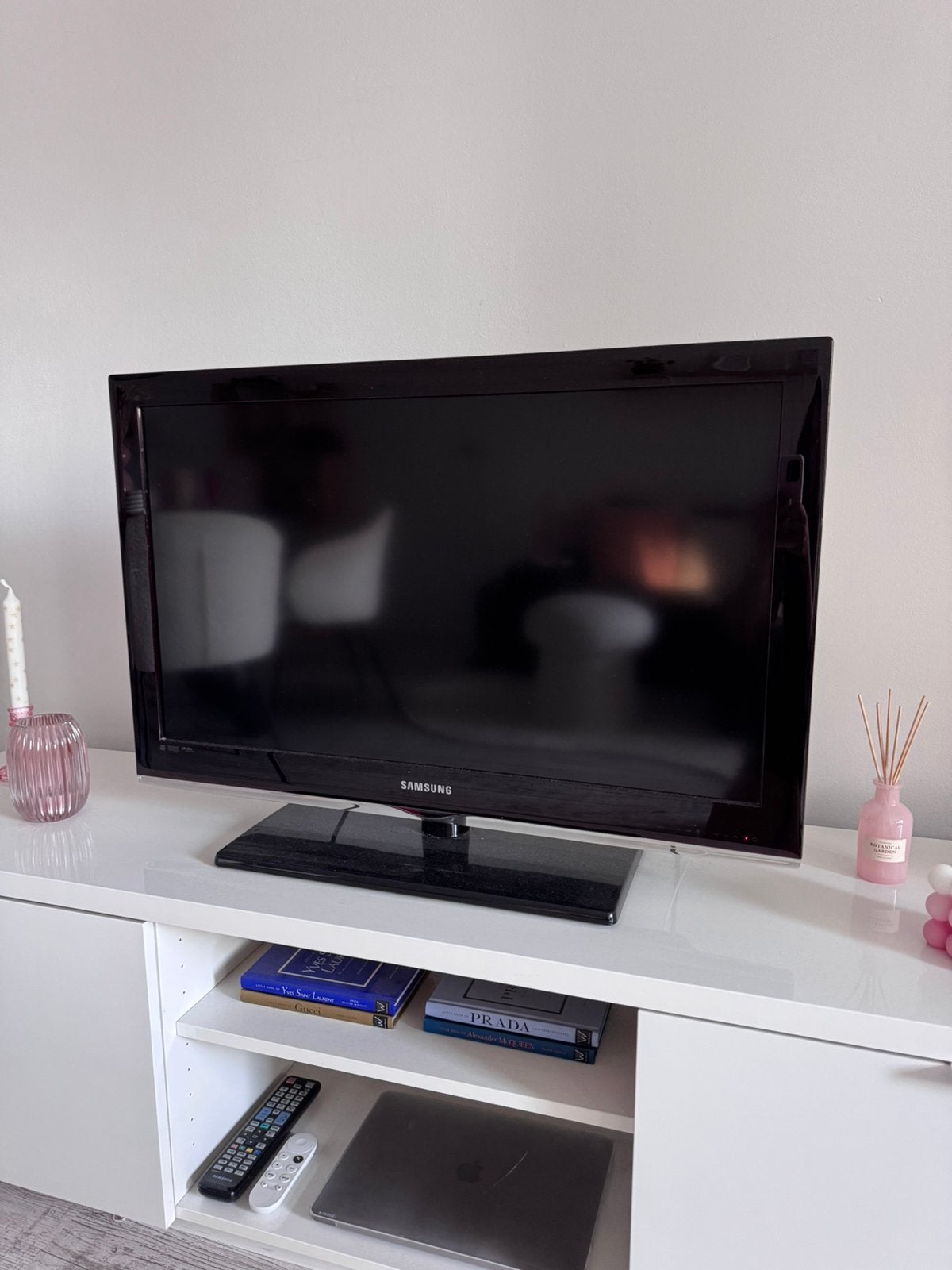 Samsung 32 inch LCD TV - inclusief afstandsbediening, Ophalen, Zo goed als nieuw, 25 tot 50 cm, Minder dan 100 cm