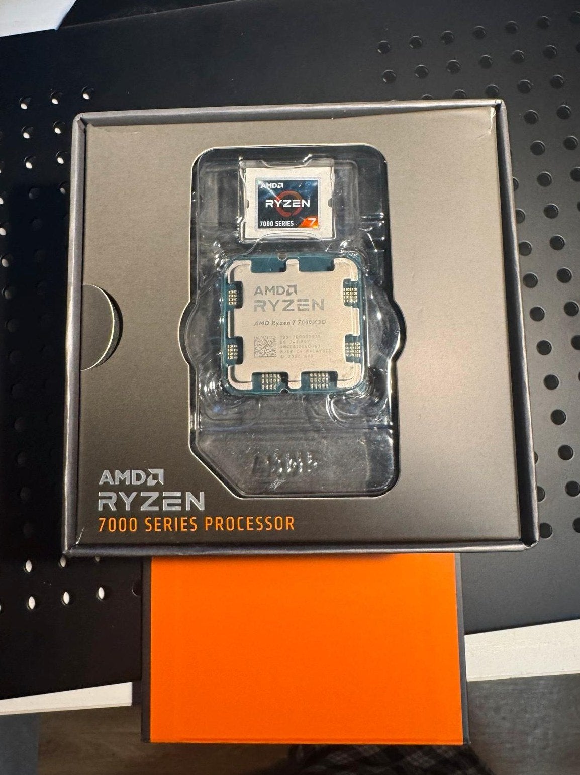 AMD Ryzen 7 7800X3D processor in originele doos, Verzenden, Zo goed als nieuw, Minder dan 2 Ghz