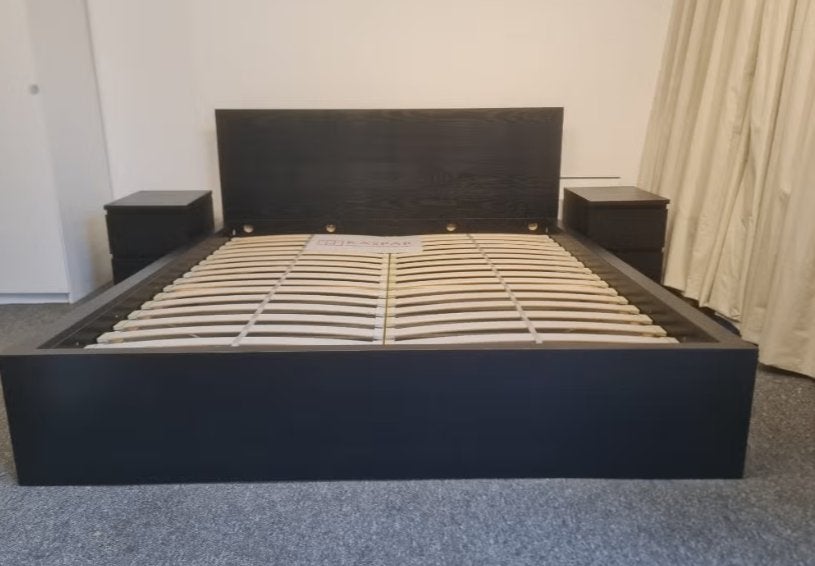 Foto 3 van Malm bed 180x200 + lattenbodem en 2 nachtkastjes + Leveren!