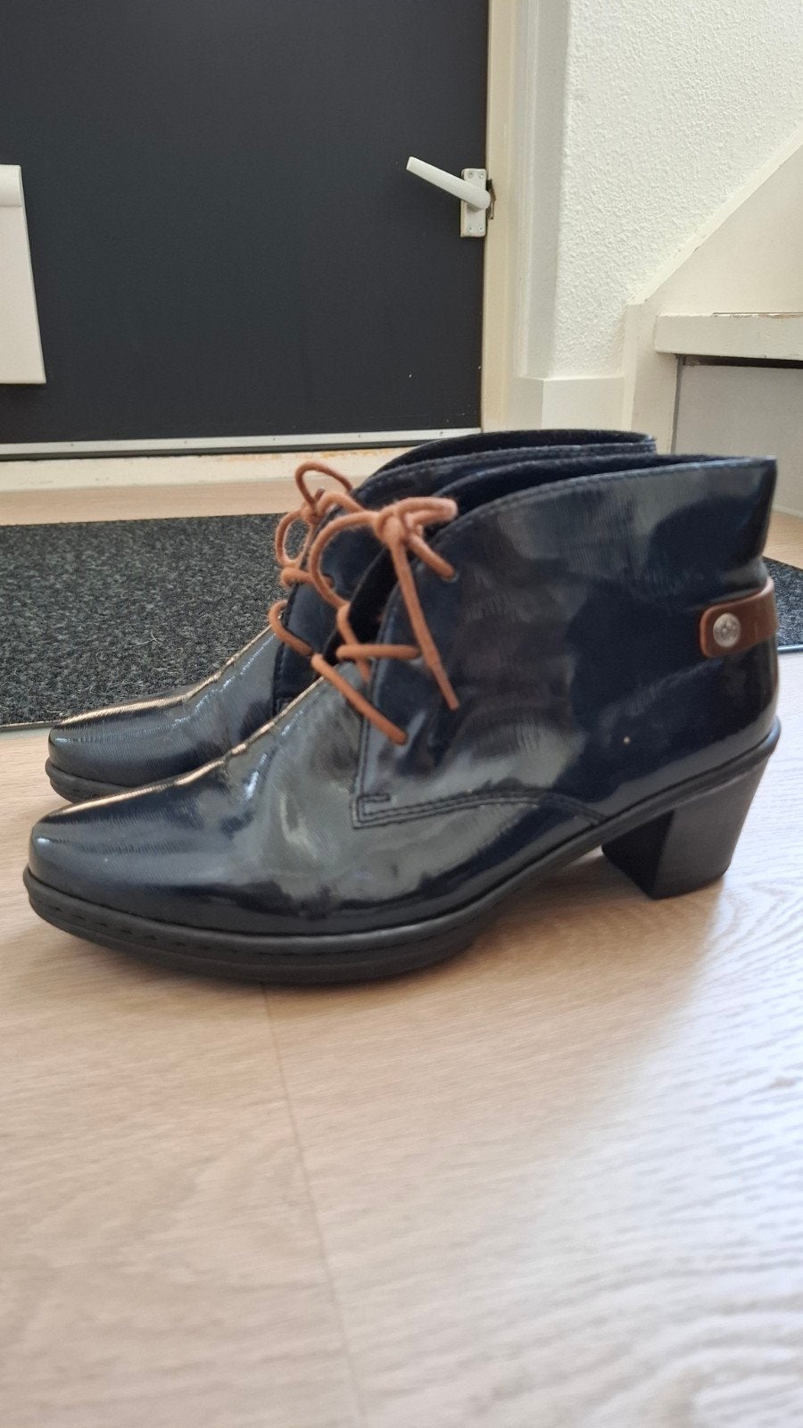 Rieker enkellaarsjes met hak - Maat 38 - Zo goed als nieuw, Rieker, Ophalen of Verzenden, Zo goed als nieuw, Lage of Enkellaarzen