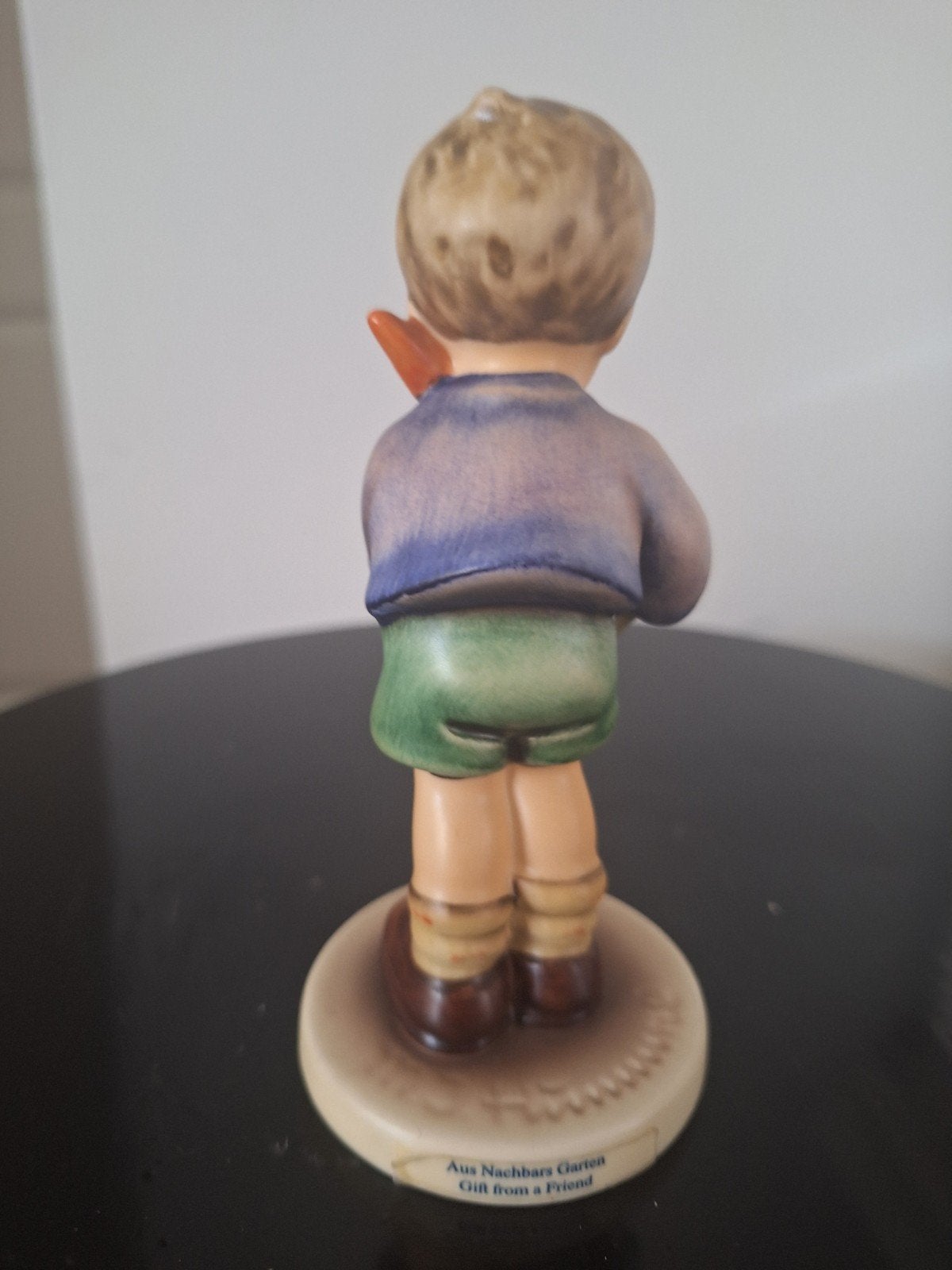 Goebel Hummel beeldje "Aus Nachbars Garten" 1991/92, Verzamelen, Ophalen of Verzenden