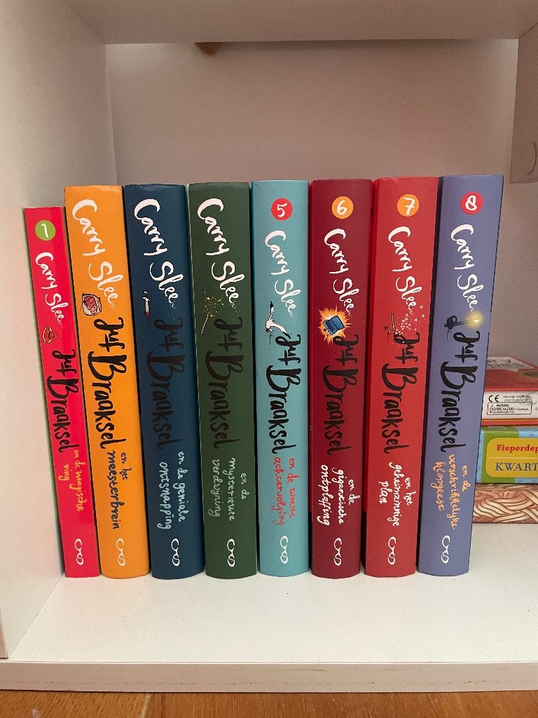 JUF BRAAKSEL 1 t/m 8 - hard cover - nieuwprijs 140 euro, Ophalen, Zo goed als nieuw, Carry Slee, Fictie
