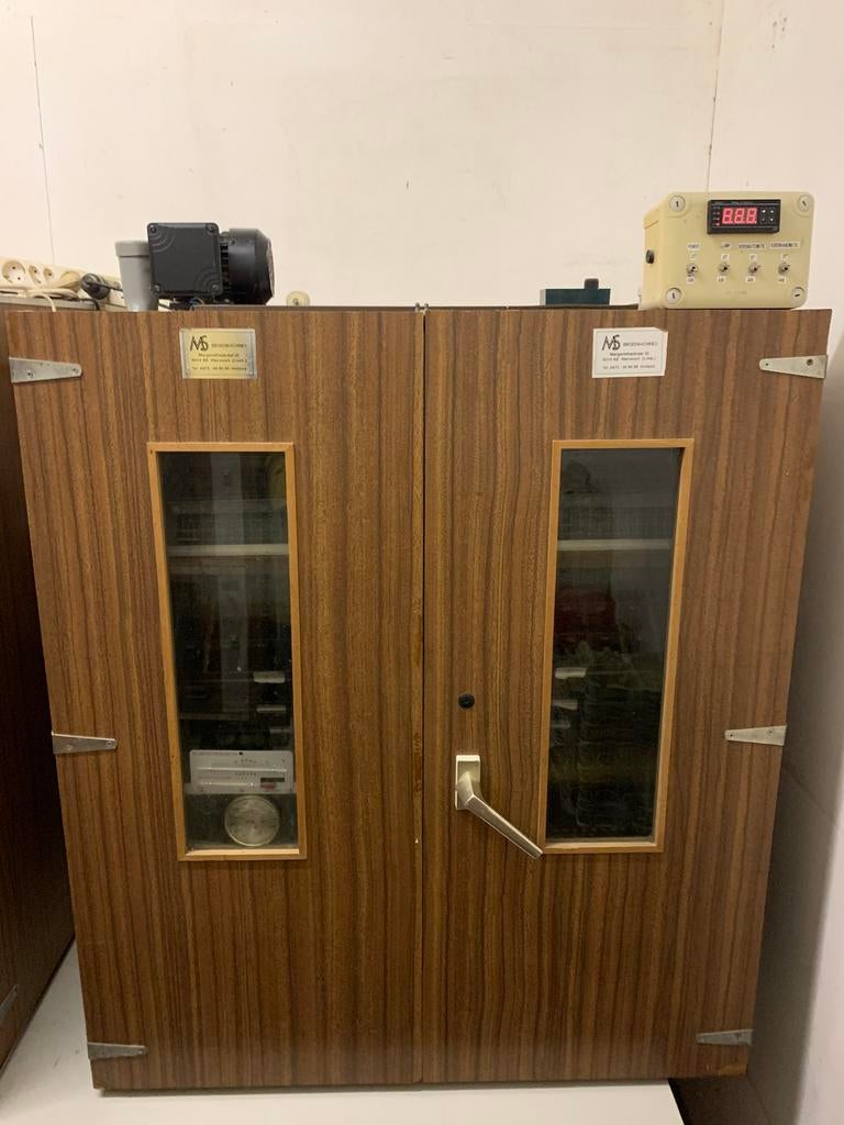 Goed werkende MS broedmachine met slaglatten voor 750 eieren, Ophalen of Verzenden, Gebruikt, Broedmachine