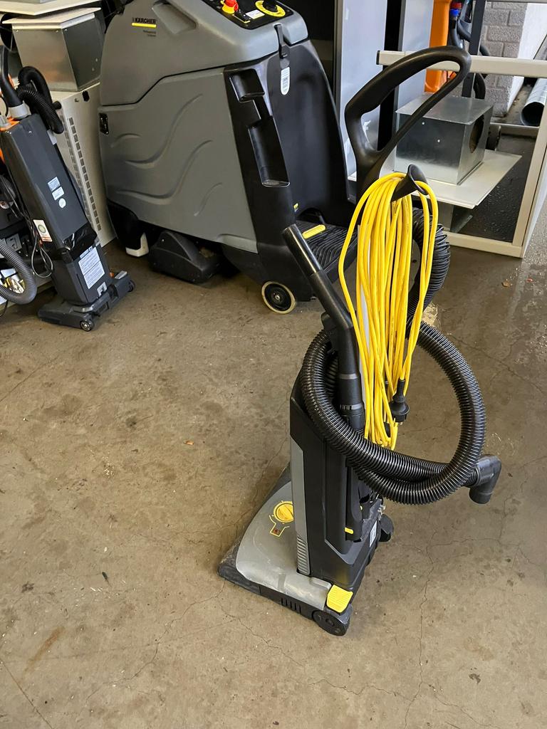 Kärcher CV 48/2 tapijtborstelzuiger zo goed als nieuw, Doe-het-zelf en Verbouw, Reinigingsmachines, Ophalen of Verzenden, Zo goed als nieuw