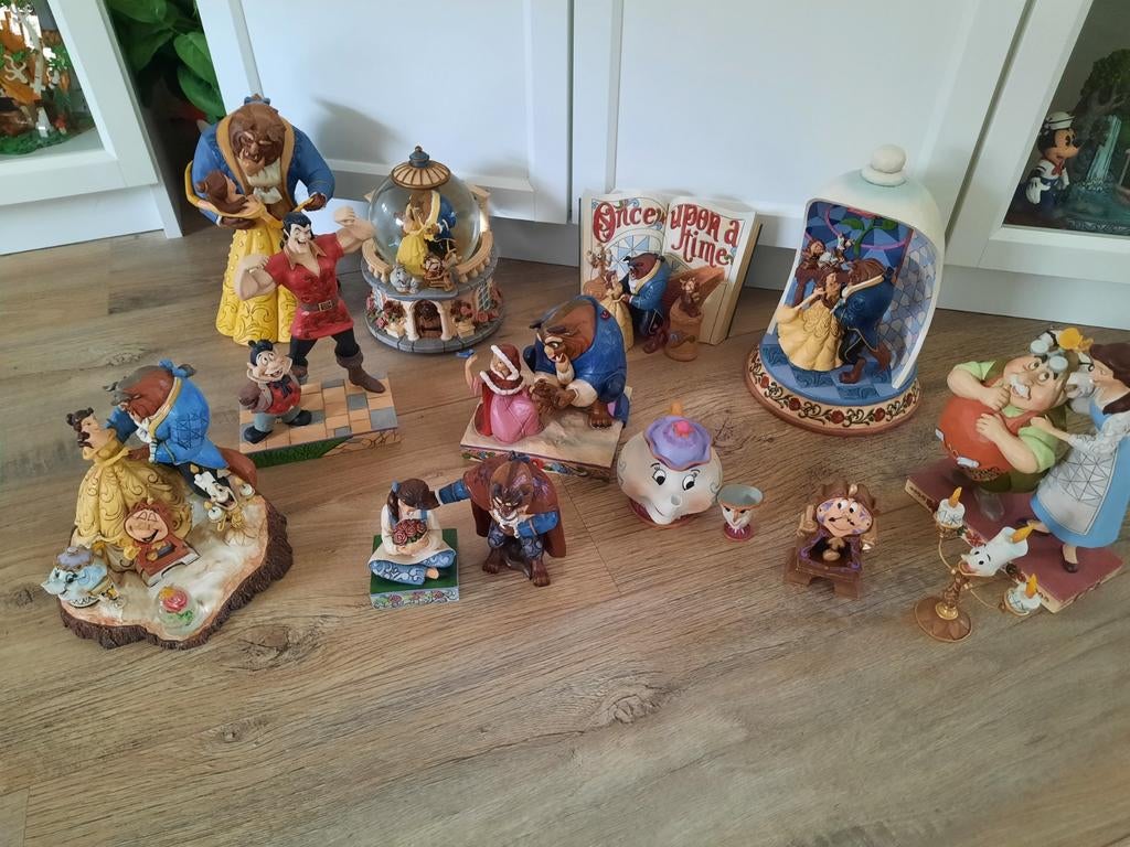 Disney traditions Belle en het Beest en Snowglobe, Verzamelen, Disney, Zo goed als nieuw, Beeldje of Figuurtje, Assepoester of Belle