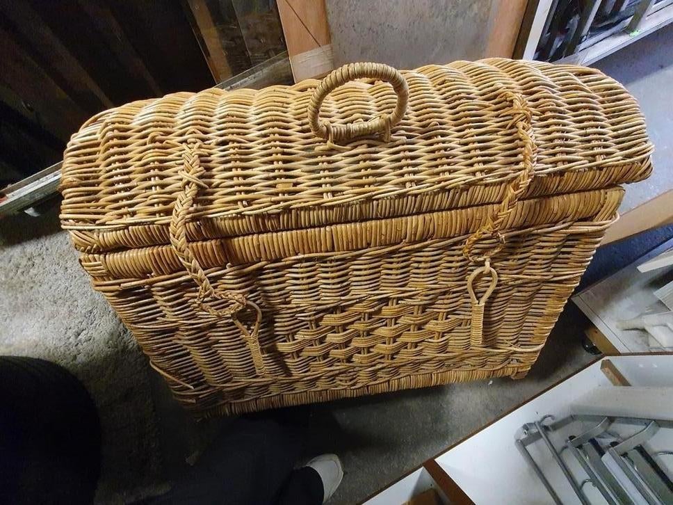 Mooie rieten mand / bruidskist met klepdeksel, groot formaat, Huis en Inrichting, Woonaccessoires | Kisten, Ophalen, Overige materialen