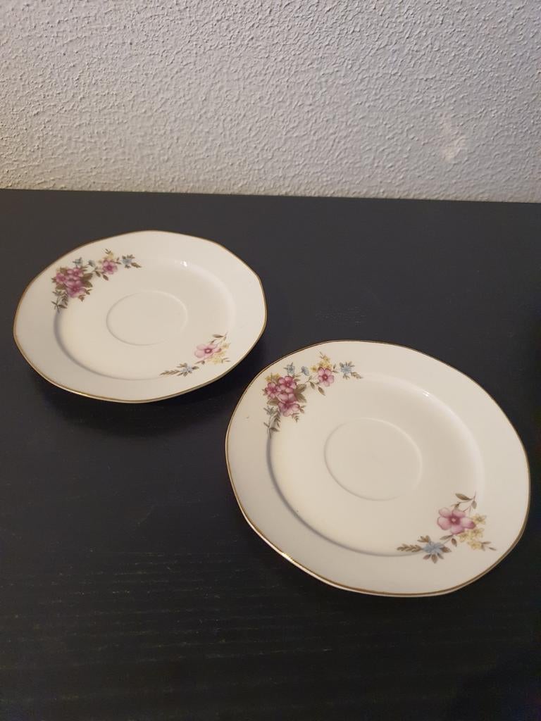 2 borden met bloemenmotief, Ophalen of Verzenden