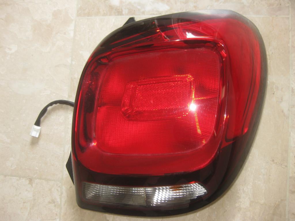 rechter achter licht, peugeot 108 of citroen c1, Auto-onderdelen, Ophalen, Citroën