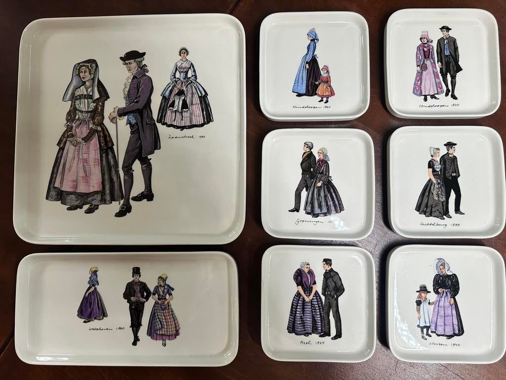 Vintage Villeroy & Boch klederdrachten gebaksservies, Antiek en Kunst, Antiek | Keramiek en Aardewerk, Ophalen of Verzenden