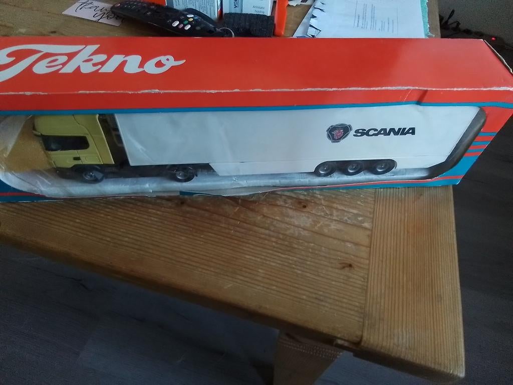 Scania met demo oplegger, T, Nieuw, T, Tekno