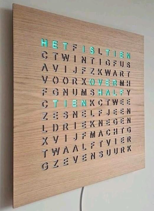 Woordklok / wordclock / tekstklok 50cm van eikenhout, Huis en Inrichting, Woonaccessoires | Klokken, Ophalen of Verzenden, Nieuw
