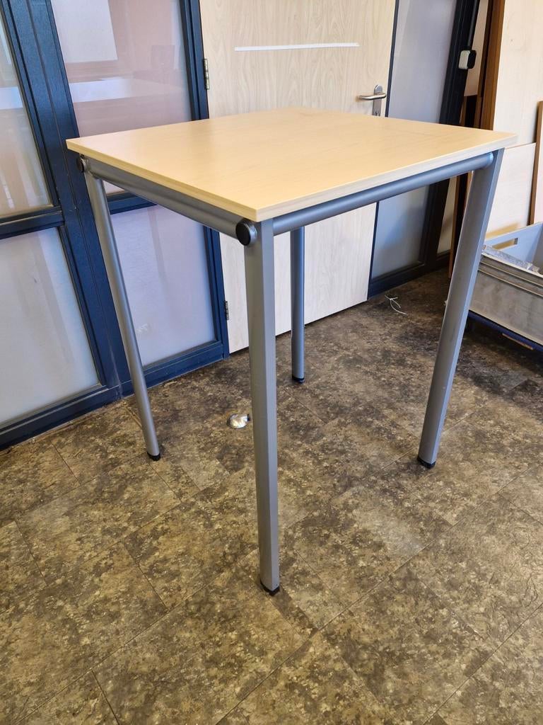 Stabiele Ahrend statafel / werktafel ( gelast frame ), Ophalen, Zo goed als nieuw, Ahrend, Industriestraat 5