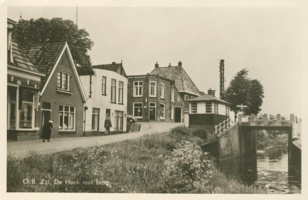 Fotokaart O.B. Zijl, De hoek met brug., Ophalen of Verzenden, 1940 tot 1960, Ongelopen, Friesland