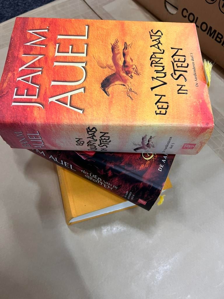 Jean M. Auel – De Aardkinderen deel 4, 5 & 6 HC, Boeken, Fantasy, Ophalen of Verzenden, Zo goed als nieuw