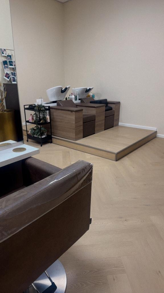 Beauty Salon (100m²) te Koop - Almere Stad, Zakelijke goederen, Ophalen of Verzenden, Gebruikt, Complete inventaris
