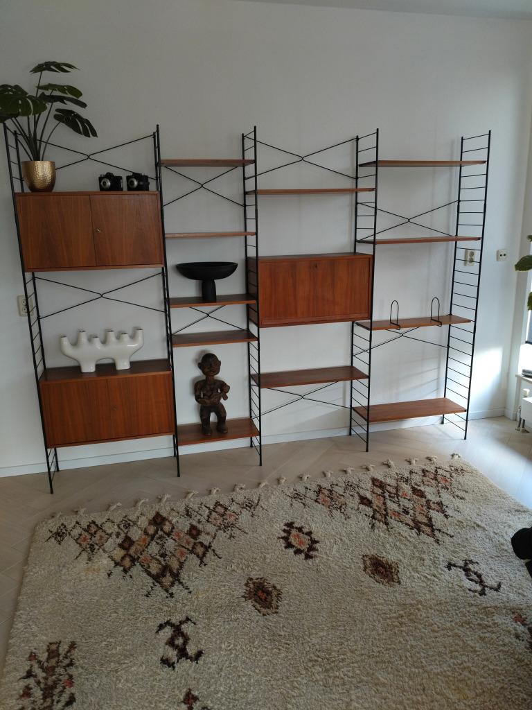 Prachtig WHB string retro jaren 60 vrijstaand wandmeubel, Ophalen, 25 tot 50 cm, Teakhout, Met deur(en)