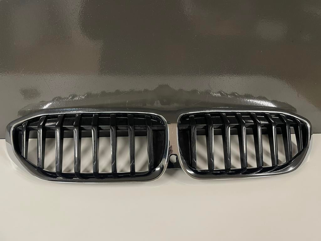 G20/ G21 Bmw 3 serie Grille/Gril chrome/Zwart met camera, Gebruikt, Voor, Ophalen of Verzenden, Bumper