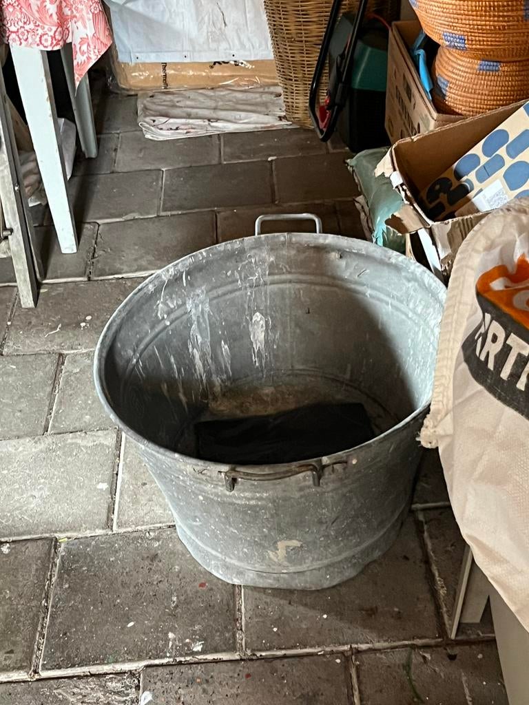 Grote zinken teil ., Tuin en Terras, Bloembakken en Plantenbakken, Ophalen of Verzenden, Zo goed als nieuw, Metaal, 30 tot 60 cm