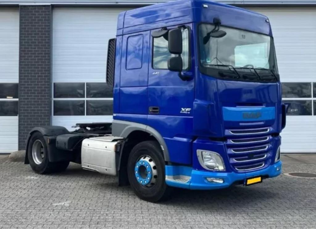 vrachtwagen Daf trekker4x2, Auto's, Vrachtwagens, Blauw, Leder en Stof, Diesel, DAF