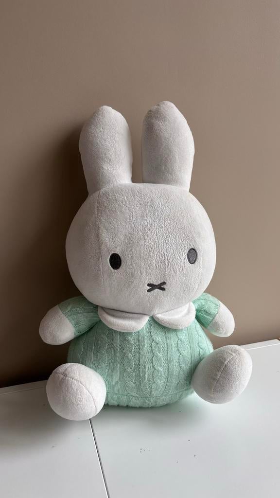 Grote Nijntje Knuffel met Groene Trui, Ophalen of Verzenden, Zo goed als nieuw, Konijn