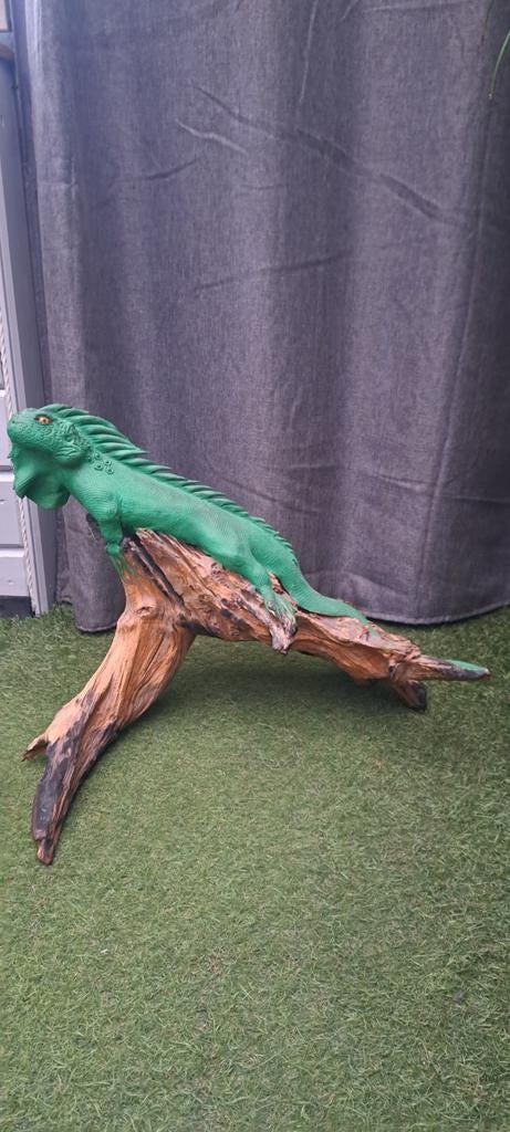 Groen Iguana Beeld op Houten Tak, Ophalen, Zo goed als nieuw, Dier