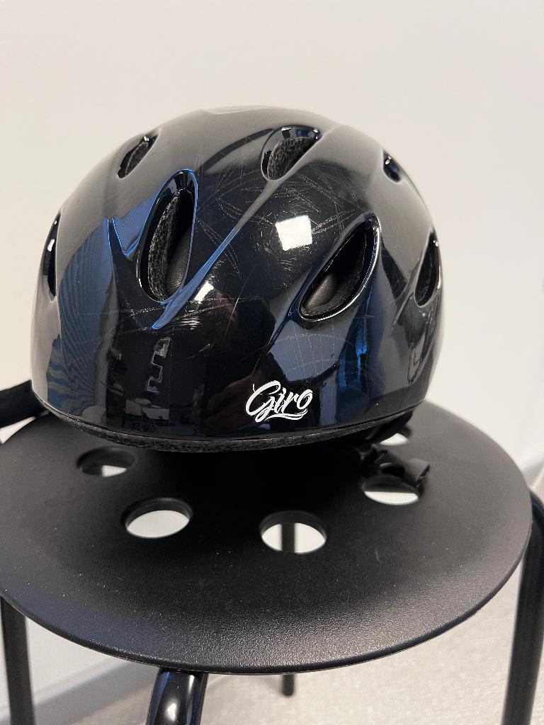 Helm wintersport merk Giro, Ophalen, Helm of Bescherming