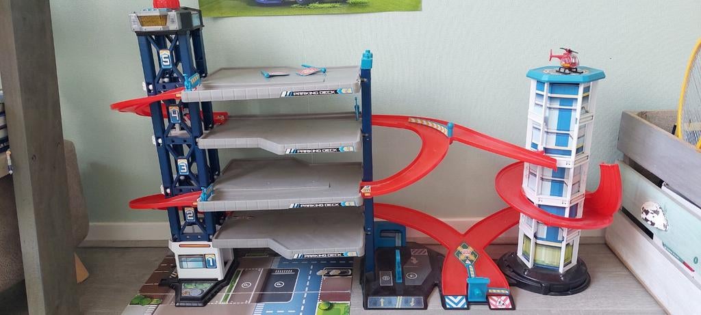 Leuke speelgoed autogarage, Kinderen en Baby's, Speelgoed | Overig, Ophalen, Gebruikt, Jongen of Meisje