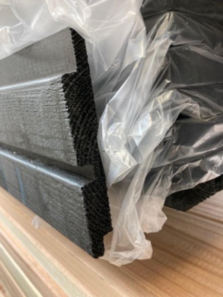 Deens rabat 22x150 dubbel& triple NE vuren zwart lengte 4.80, Ophalen, Minder dan 25 mm, Nieuw, Plank