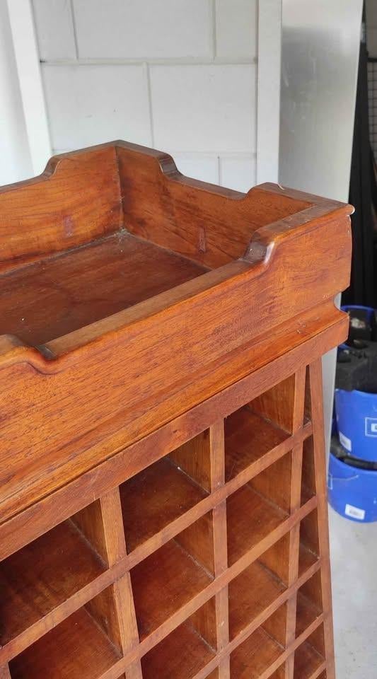 Solid Teak Wood Wine Cabinet – Indonesian Craftsmanship, Huis en Inrichting, Ophalen, Met plank(en), Teakhout, Zo goed als nieuw