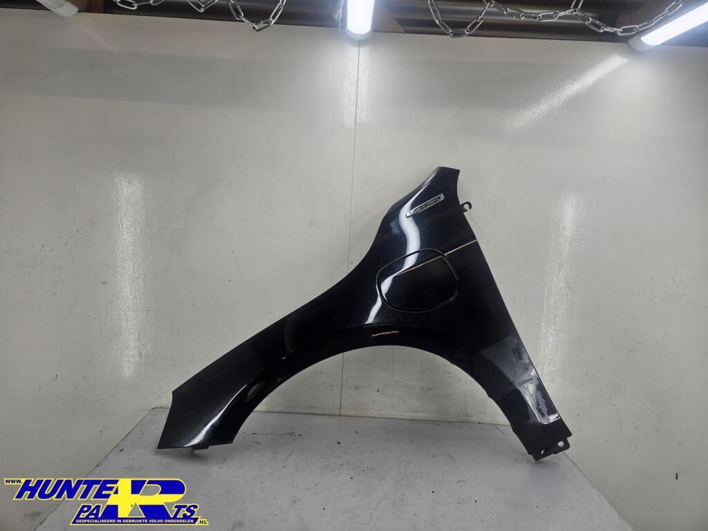 Voorscherm L zwart metallic Volvo V60 I ('13-'18), Gebruikt, Ophalen of Verzenden, Volvo, Volvo