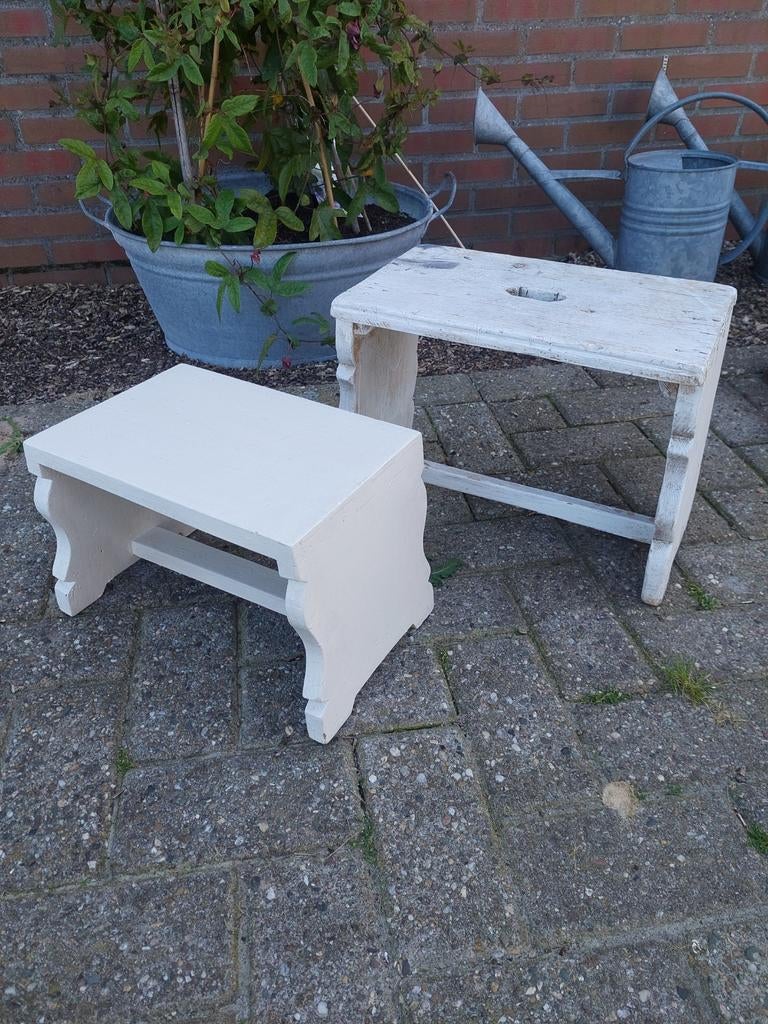 Twee krukjes, Ophalen, Gebruikt, Hout