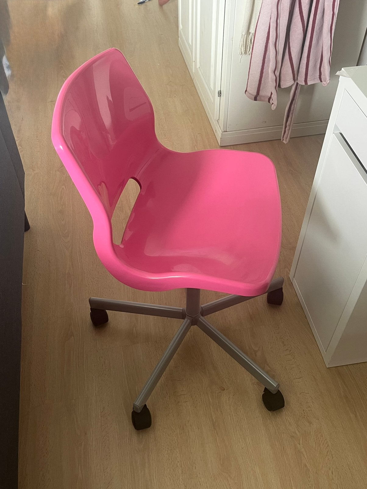 Roze IKEA bureaustoel, in hoogte verstelbaar, Huis en Inrichting, Bureaustoelen, Ophalen, Gebruikt, Roze, Bureaustoel