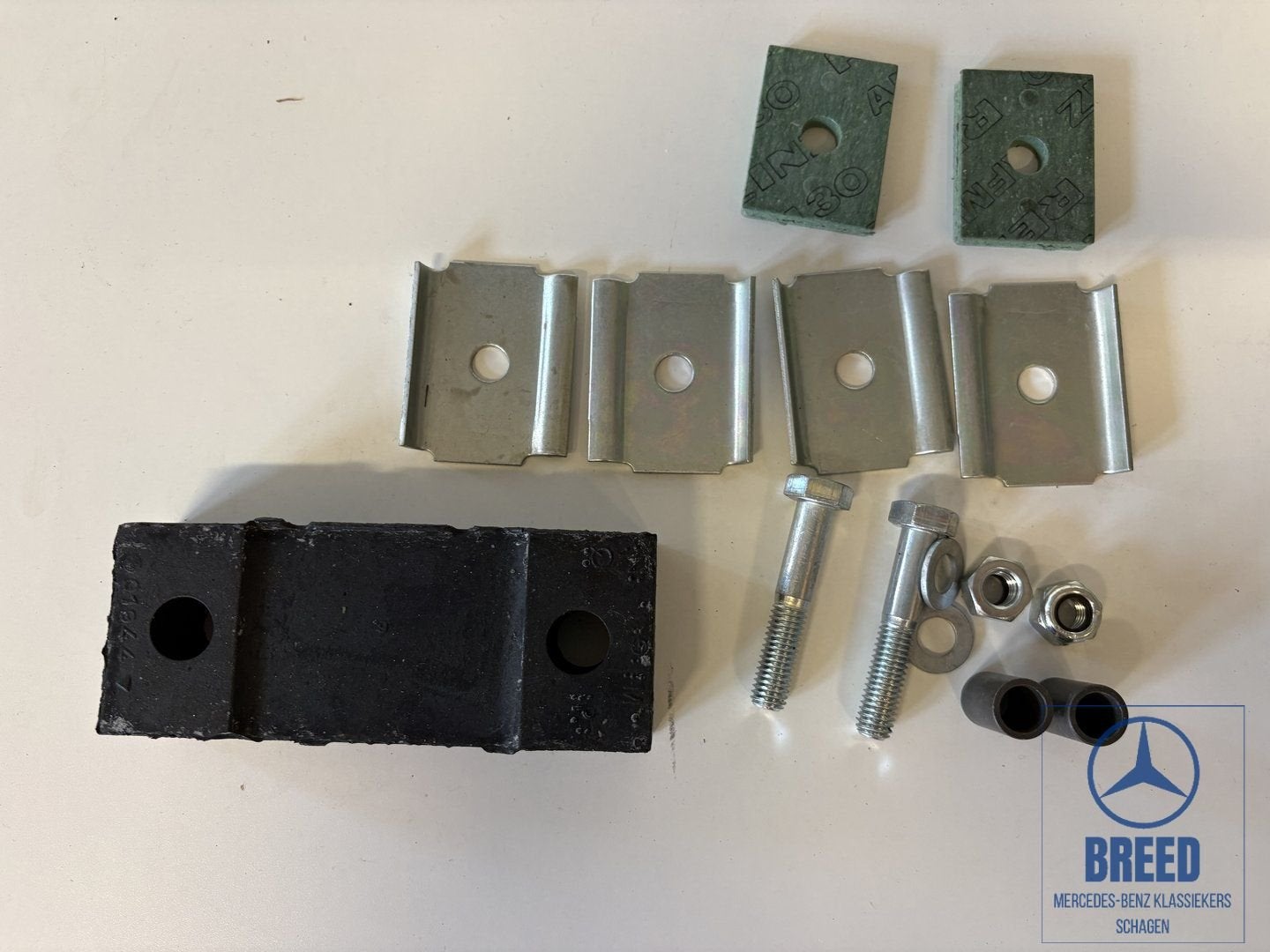 NOS montageset uitlaat voor Mercedes-Benz T2 309 310, -, Nieuw, Ophalen of Verzenden, -
