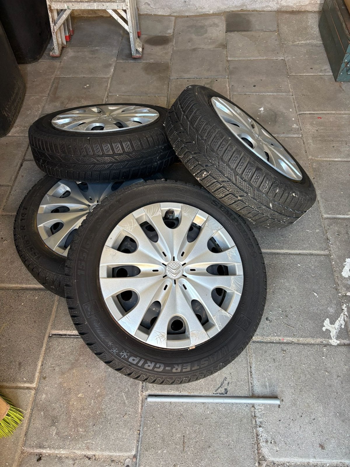 Metalen velg met banden., Auto-onderdelen, Banden en Velgen, 14 inch, 155 mm, Banden en Velgen, Winterbanden