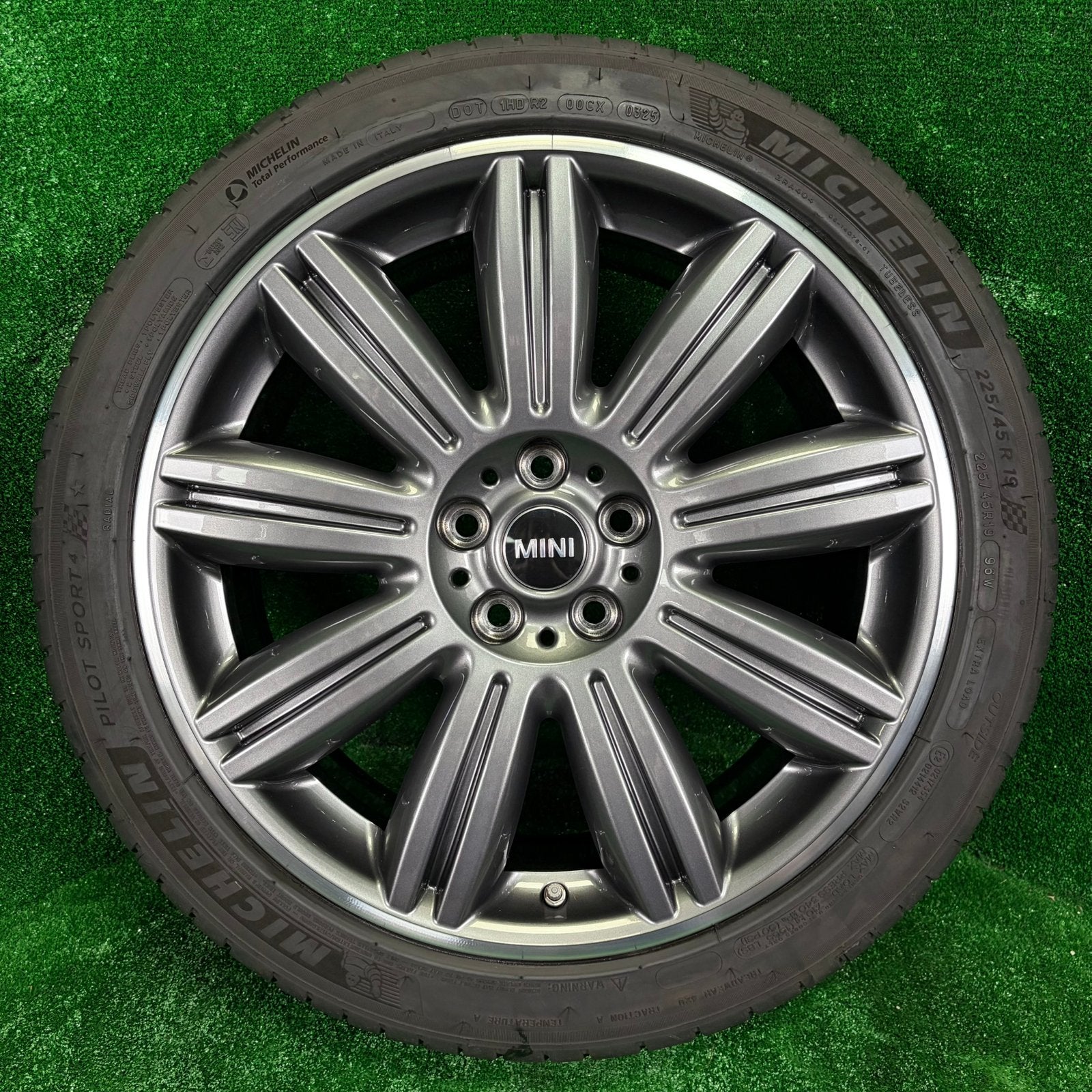 Originele 19 inch Mini Countryman F60 velgen met banden, 19 inch, Info@mini.com, Gebruikt, Banden en Velgen