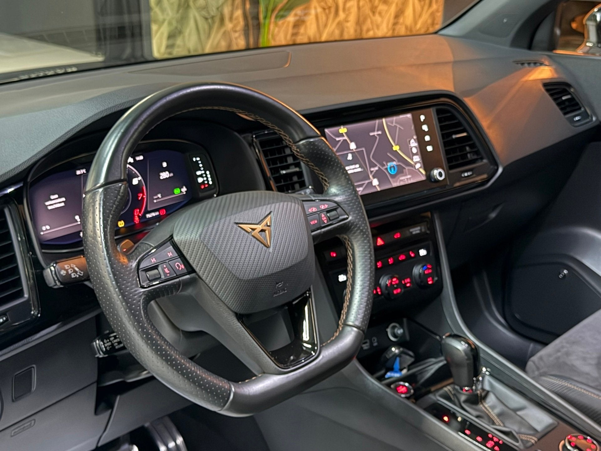 Cupra Ateca 2.0 TSI 4DRIVE|Pano|Leder/Alcantara|ACC|Lane|Bea, Auto's, Automaat, Dealer onderhouden, Gebruikt, 4 cilinders