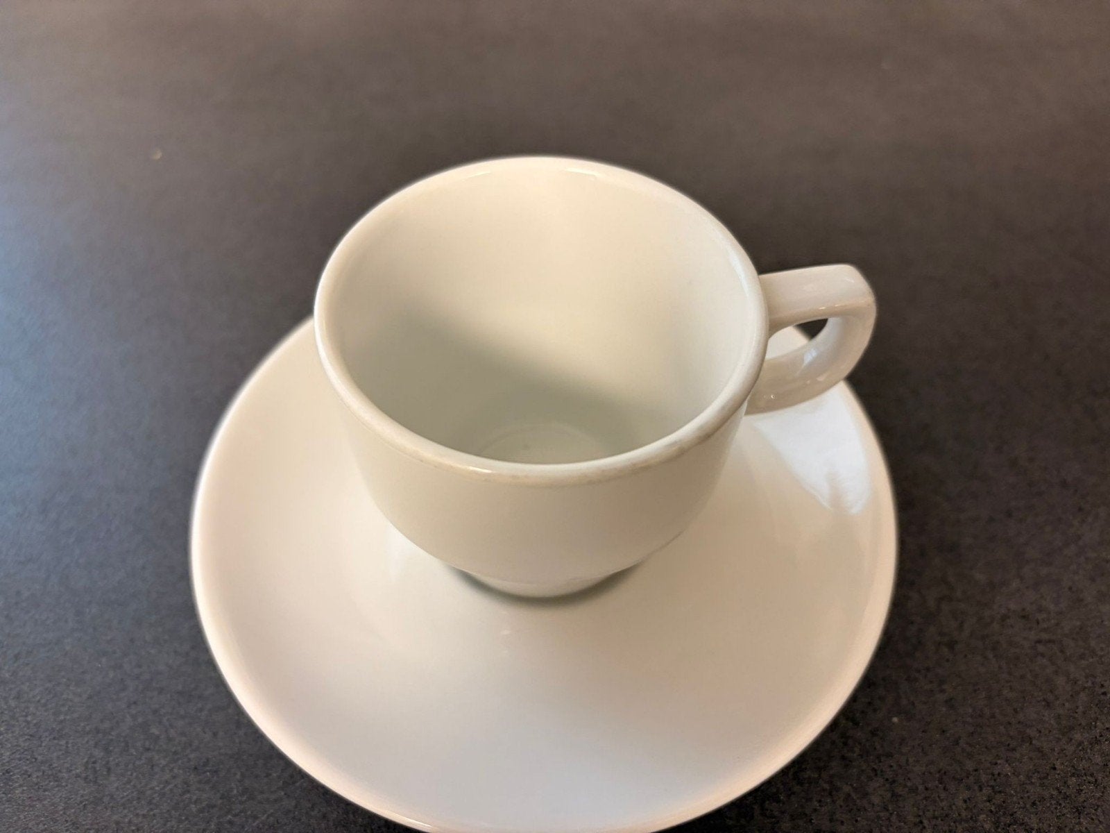 Witte koffiekop en schotel ongeveer 200 stuks, Gebruikt, Keramiek, Ophalen of Verzenden, Modern