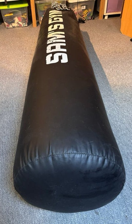 Bokszak 65kg Leer Z.g.a.n. met ophangketting, Ophalen, Zo goed als nieuw, Overige, Vechtsportmateriaal